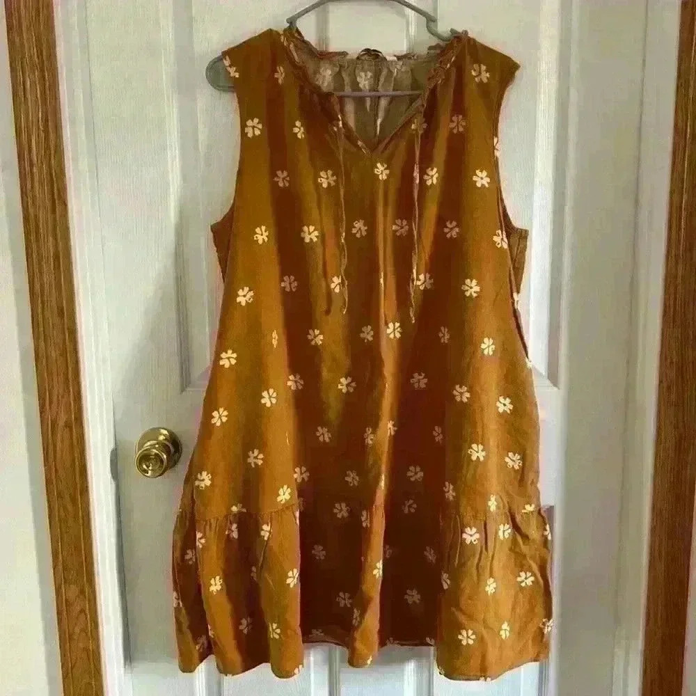 Women’s Floral Dress with Pockets! - Picture 2 of 5